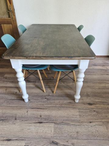 eettafel beschikbaar voor biedingen