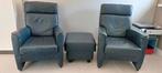 2 tv stoeltjes met hocker in donkerblauw leder, Huis en Inrichting, Stoelen, Ophalen, Gebruikt, Blauw, Twee