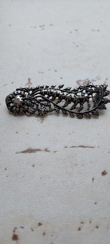 Vintage zilveren broche beschikbaar voor biedingen