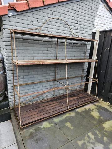 Stellingkast gietijzer buitenkast beschikbaar voor biedingen