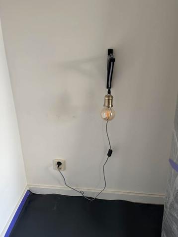 Twee Stuks Moderne Wandlampen beschikbaar voor biedingen