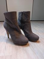 Grijze suede-look enkellaarsjes met hak - maat 40, Kleding | Dames, H&M, Lage of Enkellaarzen, Ophalen of Verzenden, Zo goed als nieuw
