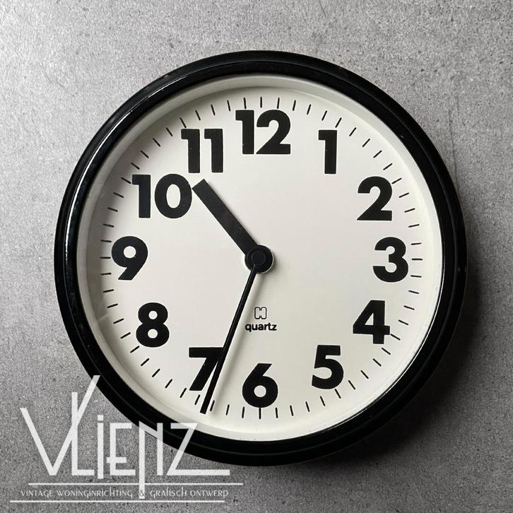 Vintage, retro, industriële Hema Quartz klok, wandklok, Huis en Inrichting, Woonaccessoires | Klokken, Gebruikt, Wandklok, Analoog