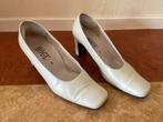 Witte pumps - Hogl, Wit, Ophalen of Verzenden, Schoenen met hoge hakken, Gedragen