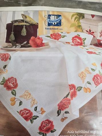 Vervaco dekservet met rozen beschikbaar voor biedingen