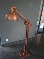 Unieke houten vloerlamp in industriële stijl, Huis en Inrichting, Lampen | Vloerlampen, Ophalen, Gebruikt, 150 tot 200 cm, Metaal