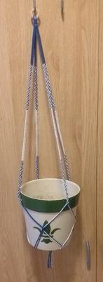 2 Handgemaakte Macrame planten hangers blauw/wit 82 cm lang, Huis en Inrichting, Kamerplanten, Ophalen of Verzenden, Overige soorten