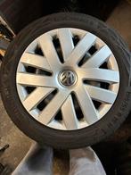 Volkswagen polo velgen met banden en wieldoppen. 195/55/r15, Auto diversen, Wieldoppen, Ophalen of Verzenden