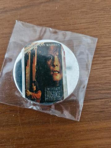 F 299 Desperate Justice Film Button Leslie Ann Warren beschikbaar voor biedingen