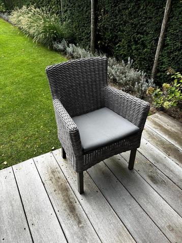 Borek wicker tuinstoelen beschikbaar voor biedingen