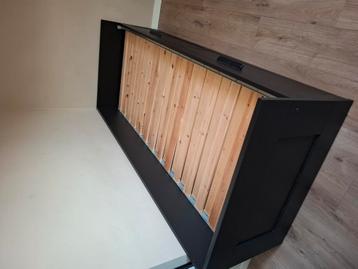 Mooi uitschuifbaar bed met ruime laden