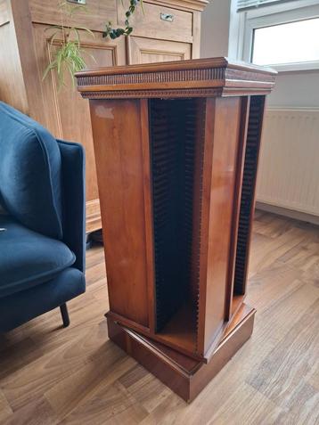 Vintage cd-rek beschikbaar voor biedingen