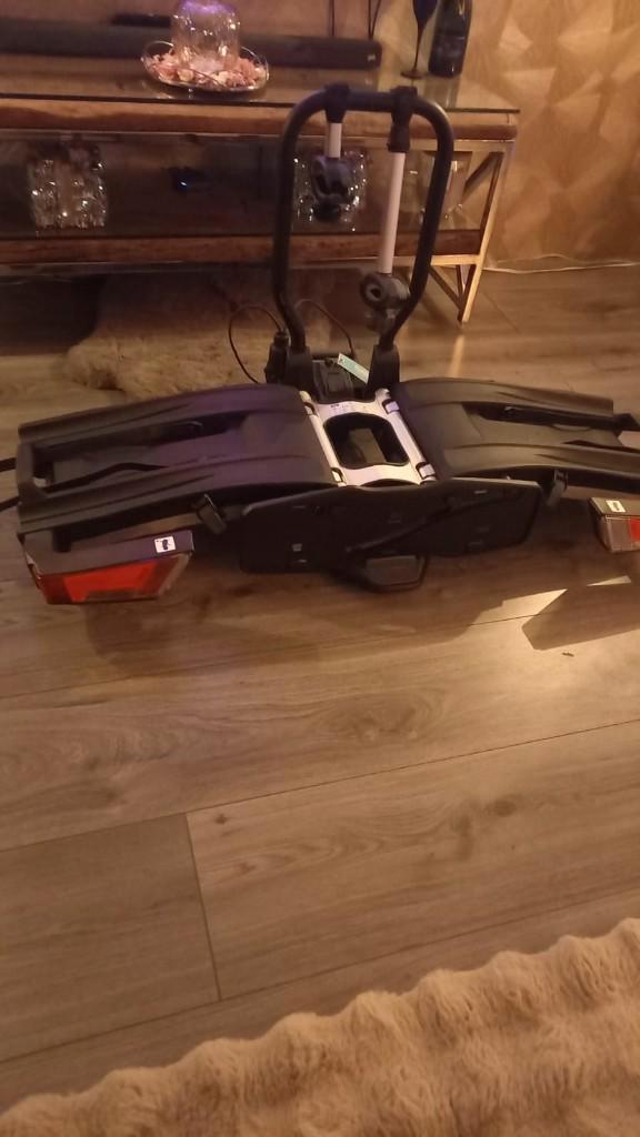 Fietsendrager thule easyfold xt f2, Auto diversen, Fietsendragers, Zo goed als nieuw, Trekhaakdrager, 2 fietsen, Brede banden