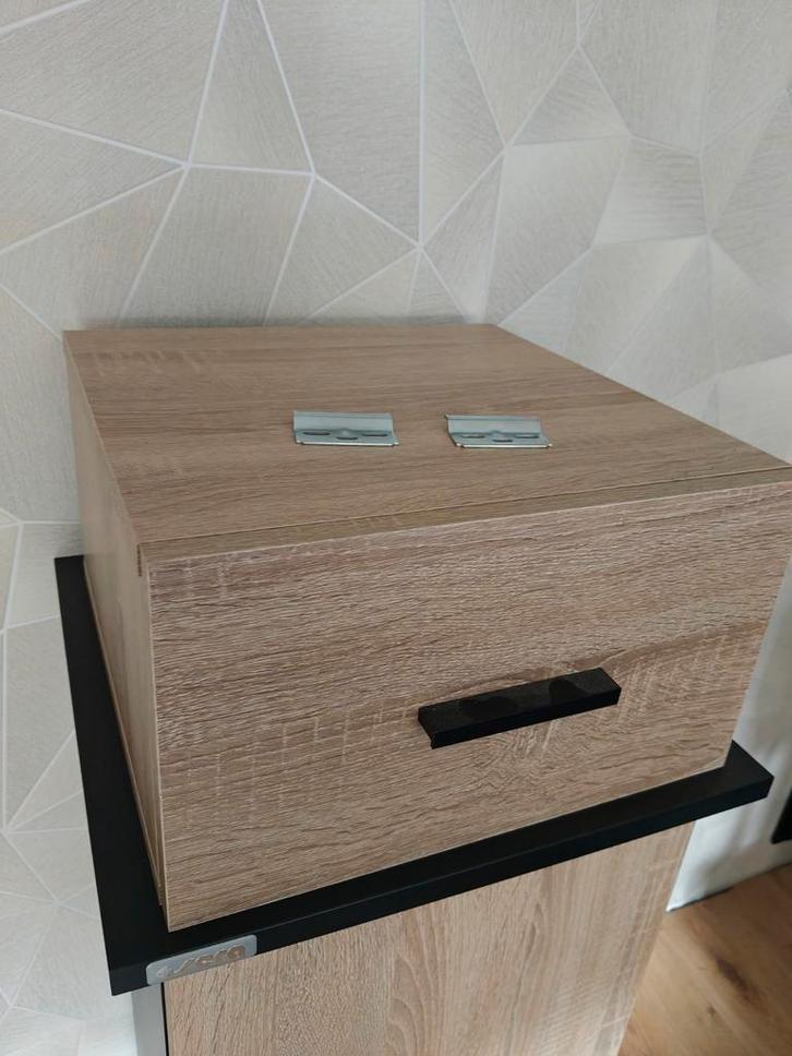 Eikenkleurig hangend nachtkastje met lade, Huis en Inrichting, Kasten | Ladekasten, Zo goed als nieuw, Minder dan 100 cm, Minder dan 50 cm