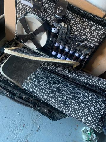 Picknickmand met accessoires Buccan beschikbaar voor biedingen