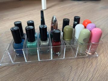 Nagellak, verschillende kleuren beschikbaar voor biedingen