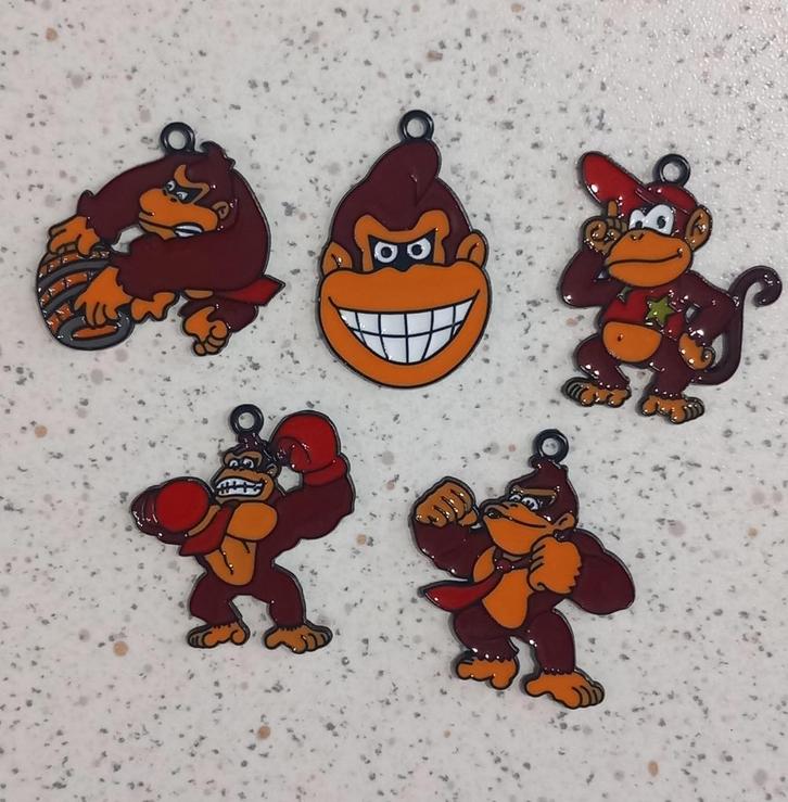 Donky kong bedels "nieuw", Hobby en Vrije tijd, Kralen en Sieraden maken, Nieuw, Hanger, Ophalen of Verzenden