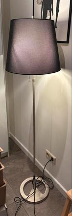 Zwarte IKEA Staande Lamp met Dimmer (NYFORS), Huis en Inrichting, Lampen | Vloerlampen, Ophalen, Gebruikt, Stof, 150 tot 200 cm