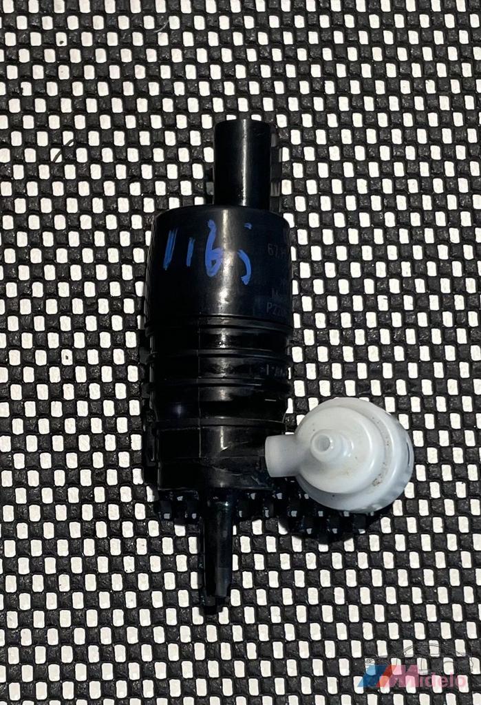 BMW F40 RUITENWISSERVLOEISTOF POMP 7388349, Auto-onderdelen, Elektronica en Kabels, BMW, Gebruikt, Ophalen of Verzenden