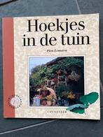 Hoekjes in de tuin - Pien Lemstra, Ophalen of Verzenden, Zo goed als nieuw, Tuinieren en Tuinplanten