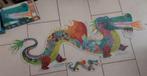 Djeco draak vloerpuzzel Leon de draak 1m38 58 stukjes, Ophalen of Verzenden, 500 t/m 1500 stukjes, Zo goed als nieuw, Legpuzzel