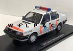 Volvo 340 Nederlandse politie in schaal 1:18. van. Triple 9, Ophalen of Verzenden, Nieuw, Auto, Overige merken