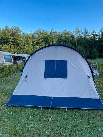 Ruime 4 Persoons Tent met 2 Slaapcabines In Zeer Goede Staat beschikbaar voor biedingen
