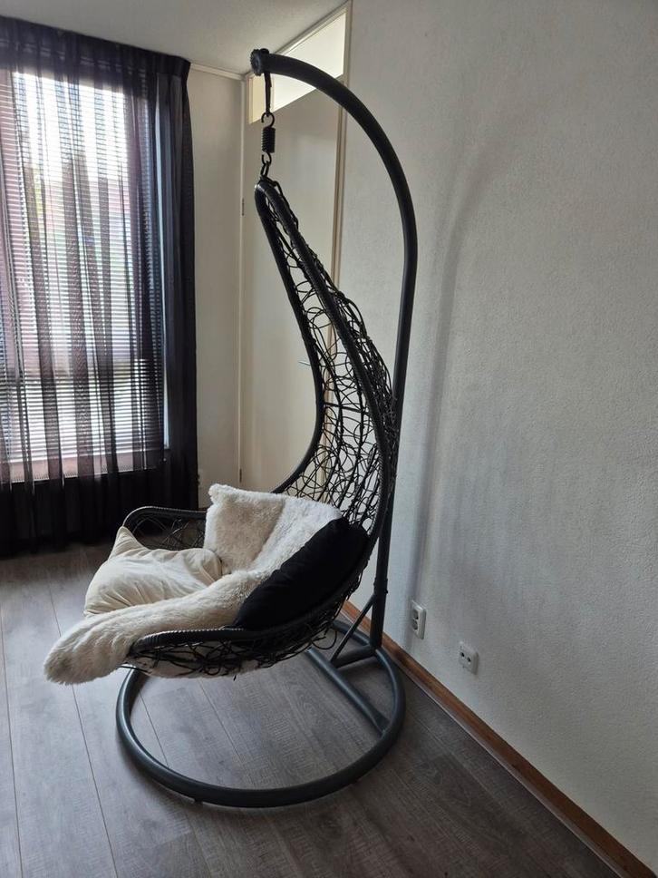 Hangstoel - Zwart - exclusief kussens, Huis en Inrichting, Stoelen, Zo goed als nieuw, Eén, Kunststof, Metaal, Zwart, Ophalen