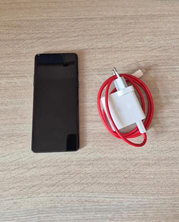 OnePlus 8 128 GB Zwart - Goede staat met originele oplader beschikbaar voor biedingen