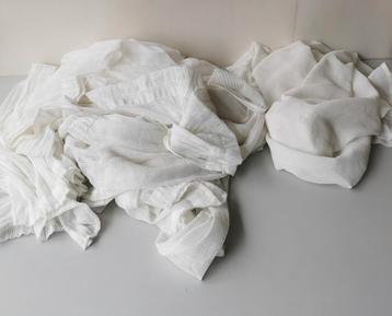 GRATIS witte vitrage. SCHOON beschikbaar voor biedingen