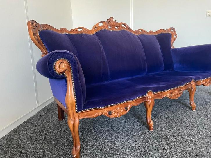 Vintage Barok Sofa - Paars Velvet, Handgesneden Hout, Huis en Inrichting, Banken | Bankstellen, Gebruikt, Rechte bank, Driepersoons