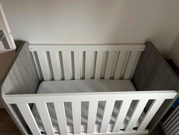 Baby kamer meubels beschikbaar voor biedingen