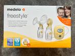 Medela freestyle dubbele pomp incl veel accessoires, Ophalen of Verzenden, Zo goed als nieuw, Borstkolf