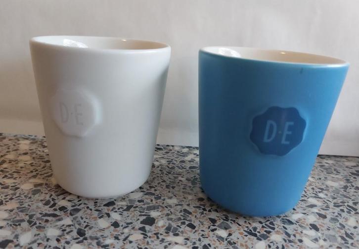 2 bekers mokken Beker Mok Douwe Egberts zonder oor, Huis en Inrichting, Keuken | Servies, Zo goed als nieuw, Kop(pen) en/of Schotel(s)