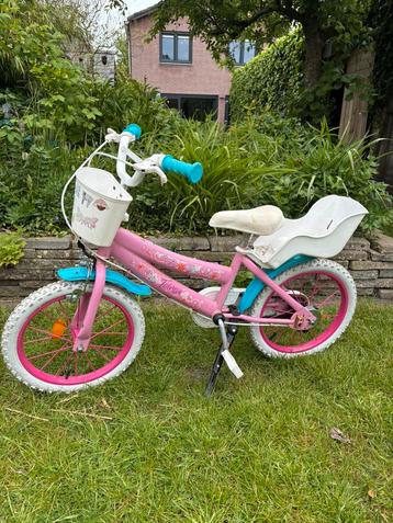 Meisjes fiets beschikbaar voor biedingen