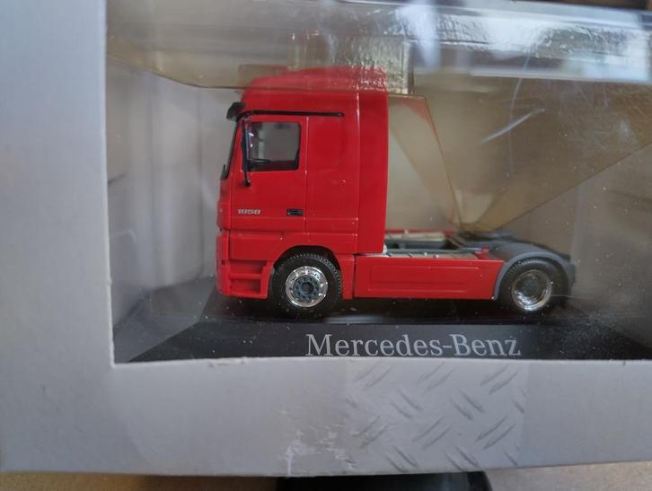Mercedes Actros rood 1:87 in originele verpakking, Hobby en Vrije tijd, Modelauto's | 1:87, Nieuw, Bus of Vrachtwagen, Overige merken