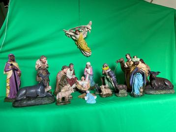 Nosrtalgische Kerstgroep , stenen beelden, vintage beschikbaar voor biedingen