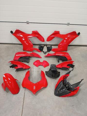 Ducati Panigale V4 kuipset GERESERVEERD beschikbaar voor biedingen