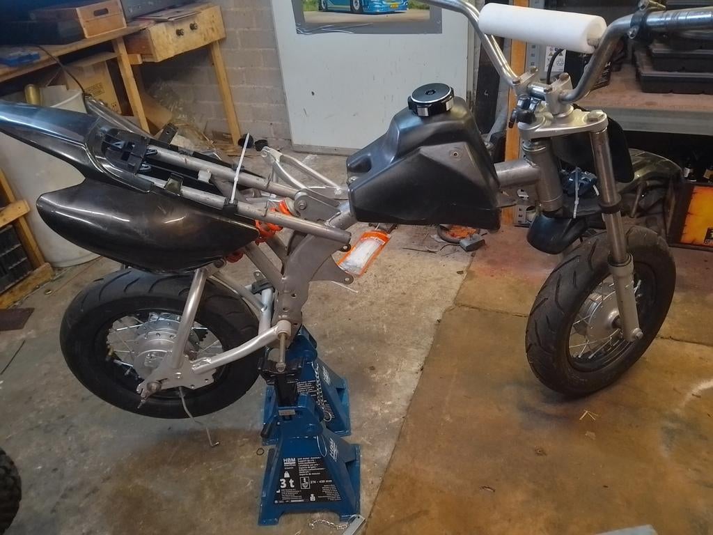 Mini bike rollend frame met nieuwe banden en velgen, Fietsen en Brommers, Brommers | Crossbrommers, Zo goed als nieuw, Overige merken