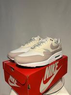 NIEUW IN DOOS! Maat 48,5 - Nike Air Max 1 Platinum Violet, Kleding | Heren, Schoenen, Overige kleuren, Verzenden, Nike, Nieuw