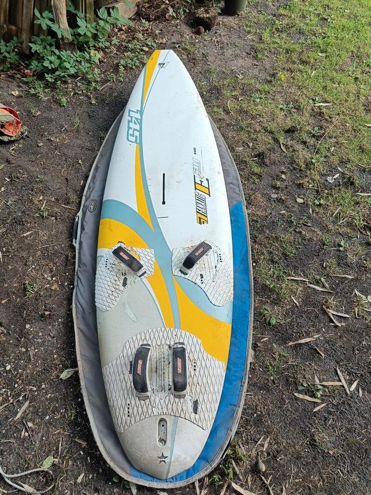 Fanatic e-ray 145 surfplank, Watersport en Boten, Windsurfen, Gebruikt, Plank, 250 tot 300 cm, Met vin(nen), Met draagtas, Ophalen