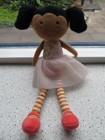 Pop meisje van Hema met zwarte haartjes/2 staartjes beschikbaar voor biedingen