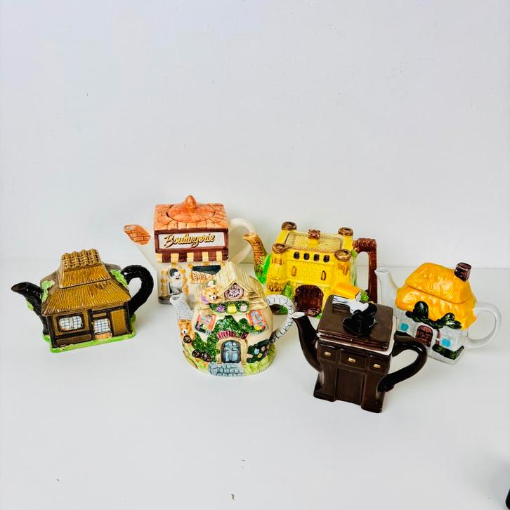 6 vintage Engelse novelty cottage theepotten Staffordshire, Antiek en Kunst, Curiosa en Brocante, Ophalen of Verzenden