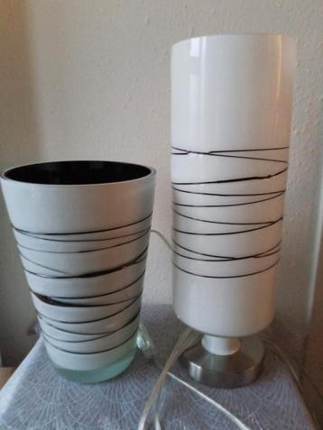 Prachtige glazen design lamp van Massive en bijpassende vaas beschikbaar voor biedingen