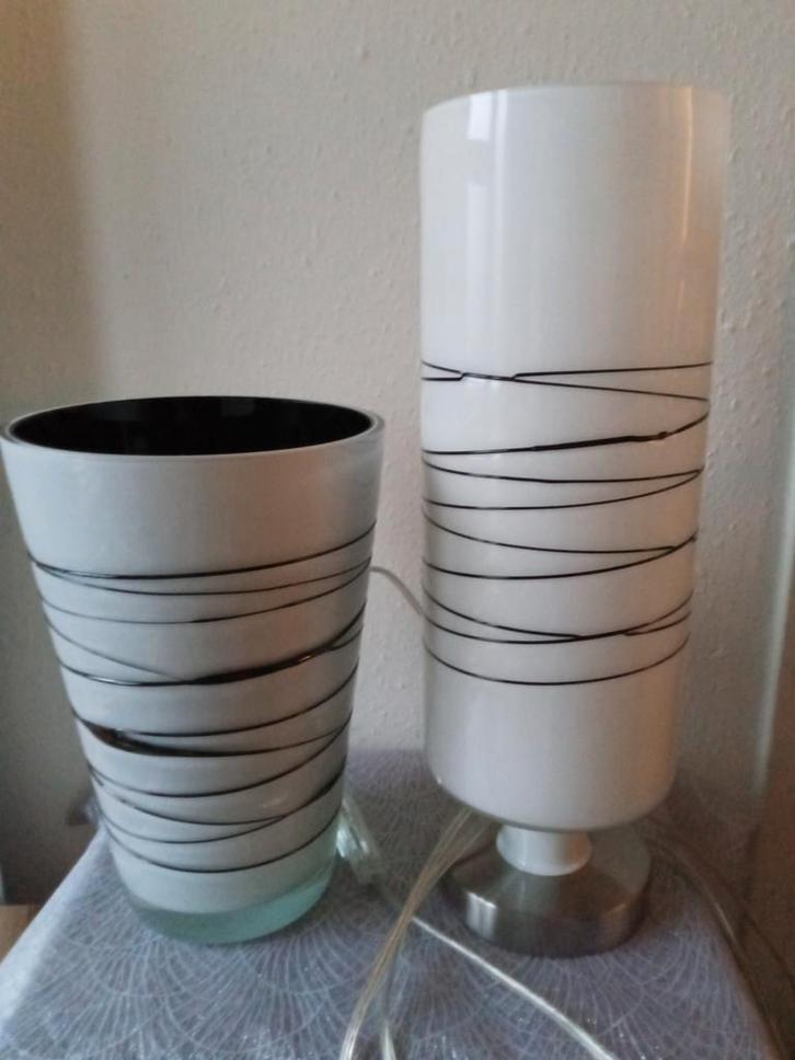 Prachtige glazen design lamp van Massive en bijpassende vaas, Huis en Inrichting, Lampen | Tafellampen, Zo goed als nieuw, Minder dan 50 cm
