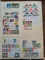 Postzegels in album, Postzegels en Munten, Postzegels | Volle albums en Verzamelingen, Ophalen of Verzenden, Nederland en Buitenland