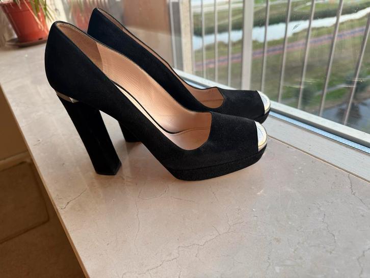 Prada Suède Pumps Maat 39, Kleding | Dames, Schoenen, Zo goed als nieuw, Pumps, Zwart, Ophalen of Verzenden