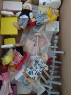 Poppenhuis meubels en poppen, Ophalen of Verzenden, Gebruikt, Poppenhuis