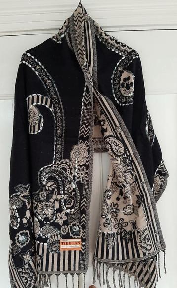 Nieuwe Tibetaanse omslagdoek groen/ beige of zwart/ beige. beschikbaar voor biedingen