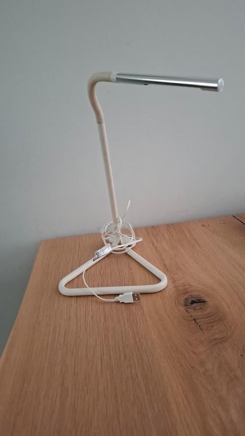 HÅRTE Ikea bureau Led lamp wit, Huis en Inrichting, Lampen | Tafellampen, Zo goed als nieuw, Minder dan 50 cm, Ophalen of Verzenden